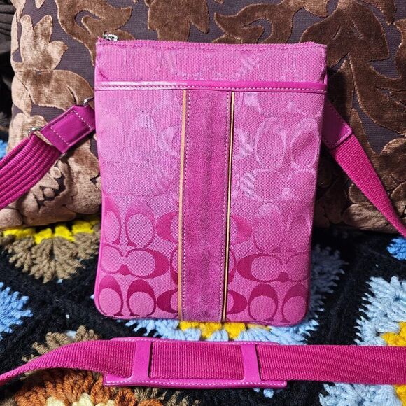 2004 Vintage Coach Crossbody Swing pack Messenger Bag Purse in Hot Pink Jacquard - Picture 1 of 10